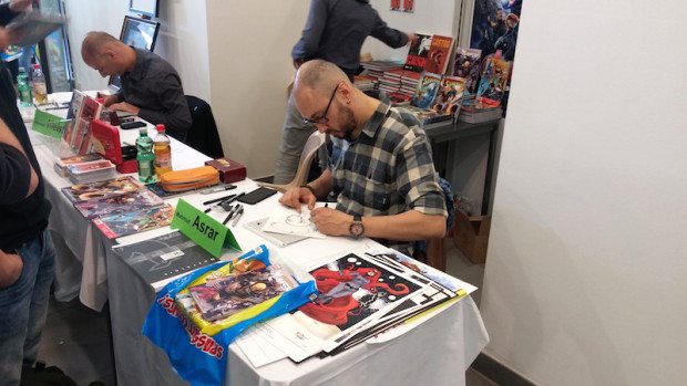 Marvel-Starzeichner Mahmud Asrar machte viele Fans mit seinen Zeichnungen glücklich. Daneben sitzt Reinhard Kleist (Castro, Der Boxer,...)